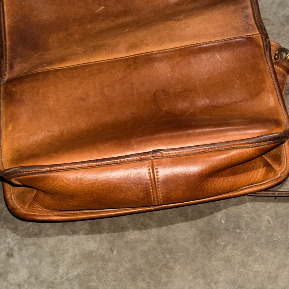 Coach Vintage Glove-Tanned Leather Turn Lock Crossbody Purse NYC Era - Picture 7 of 7